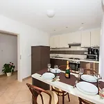 Apartament Yasmin *